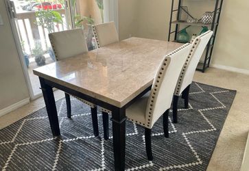 Beautiful stunning dining table set