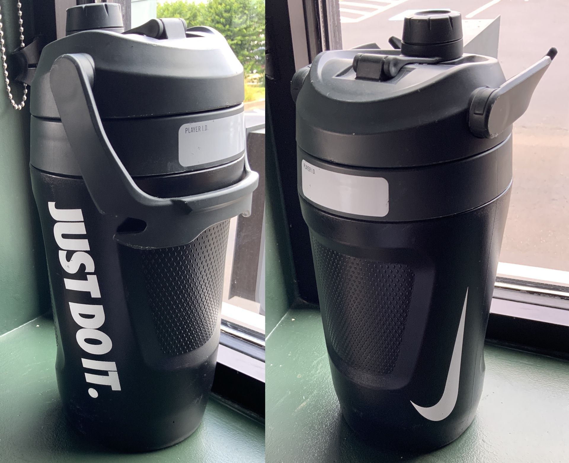 NIKE Hyper-Fuel Insulated Jug 64 oz. Chug Bottle... Value $40... 🚚MOVING OUT OF STORAGE📦