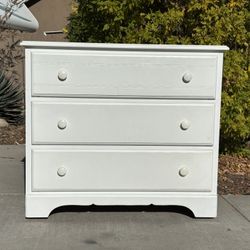 White Pottery Barn Dresser Chest of Drawers and Mirror Furniture Set 