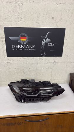Bmw G22 Rh headlight Oem complete.