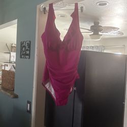 Women’s NEW no Tags DKNY One Piece Swimsuit Size 18 