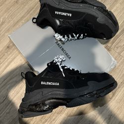 Balenciaga Size 10 Triple s (black)