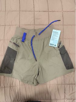 Lululemon Multi-Pocket Cargo HR Hiking Short 5" in size 6 Brand new with tags
