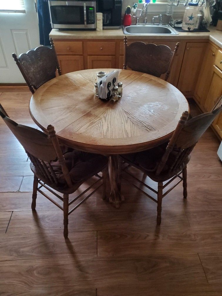 Kitchen Table W/ 4 Chairs 