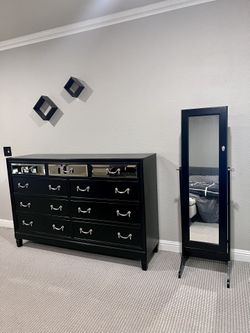 Dresser with a Pair of 2 Nightstands (all Matching)