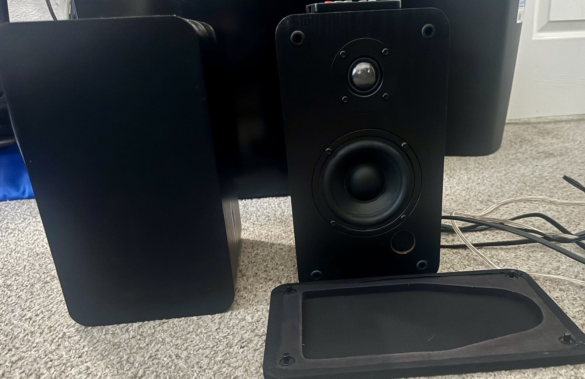 Insignia Powered Bookshelf Speakers. Bluetooth