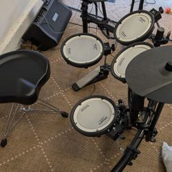 Roland td07kv Electronic Drums and Amp + Throne + Pedal