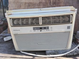 Frigidaire 8000 BTU Window Ac Air Conditioner With Side Panels