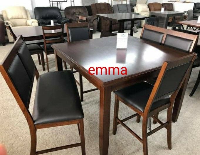 BROWN MEREDY COUNTER HEIGHT DINING TABLE AND BAR STOOLS (SET OF 5)🎗ASHLEY DINING ROOM 🎗EASY FINANCING-FAST DELIVERY 