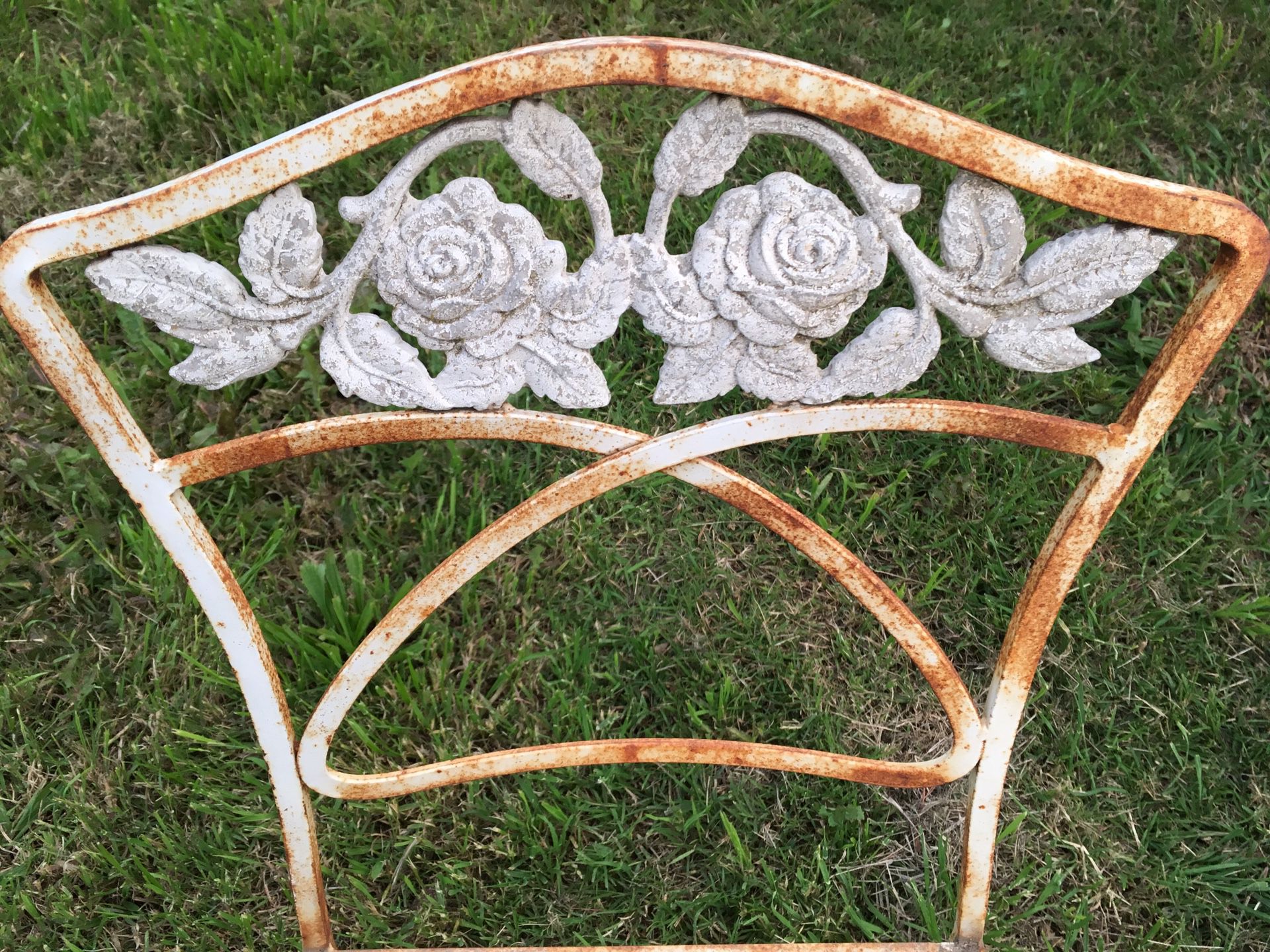 Vintage patio table chair set roses