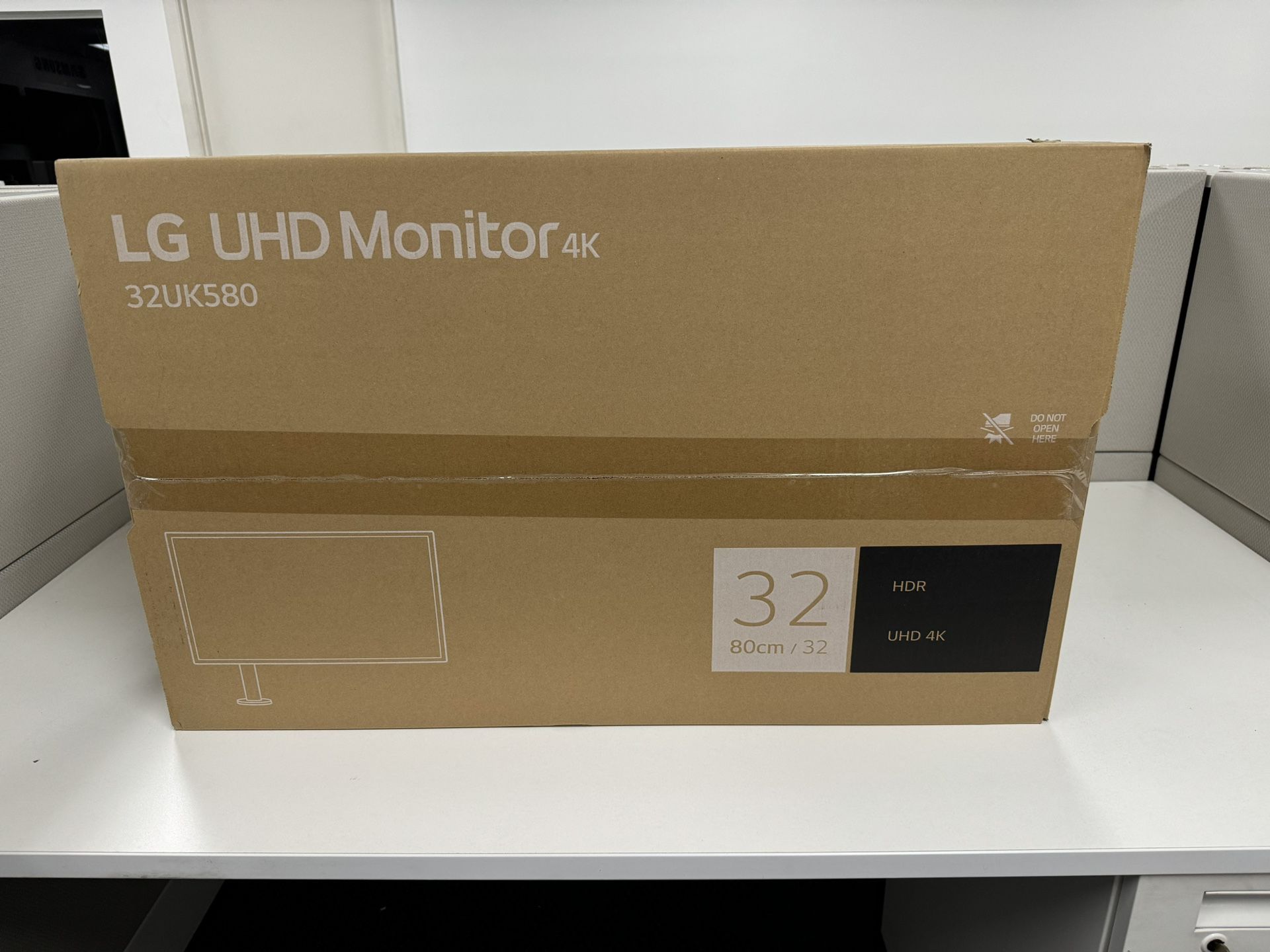 LG Monitor 32” UHD 4K HDR 