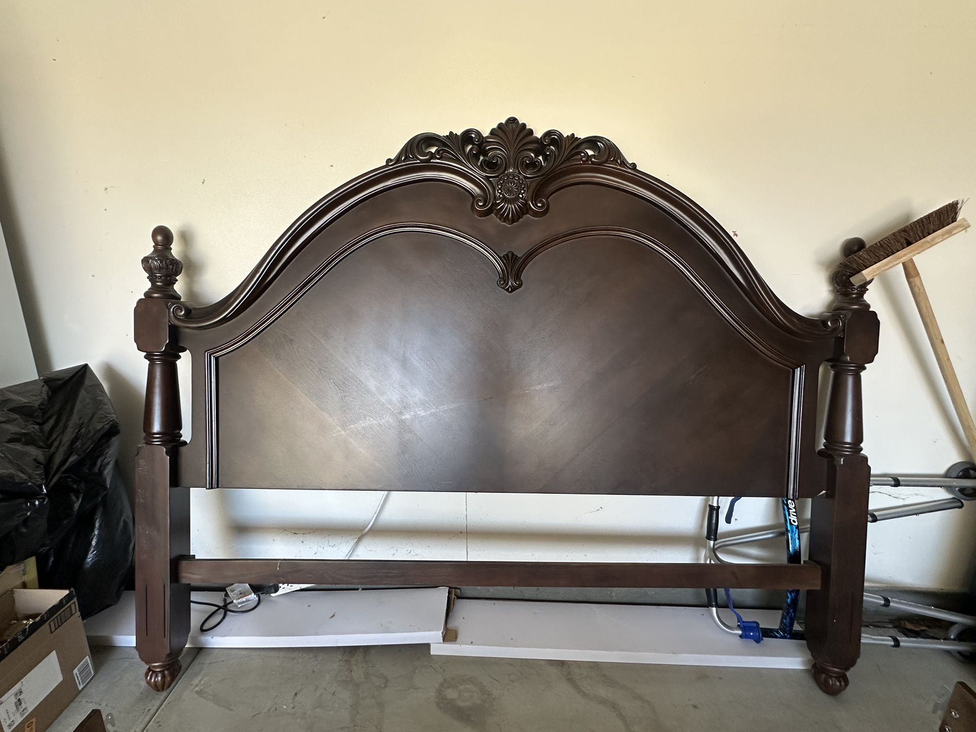 Madura Poster Bedroom set