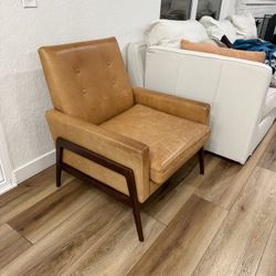 Mid-century modern–style lounge chair