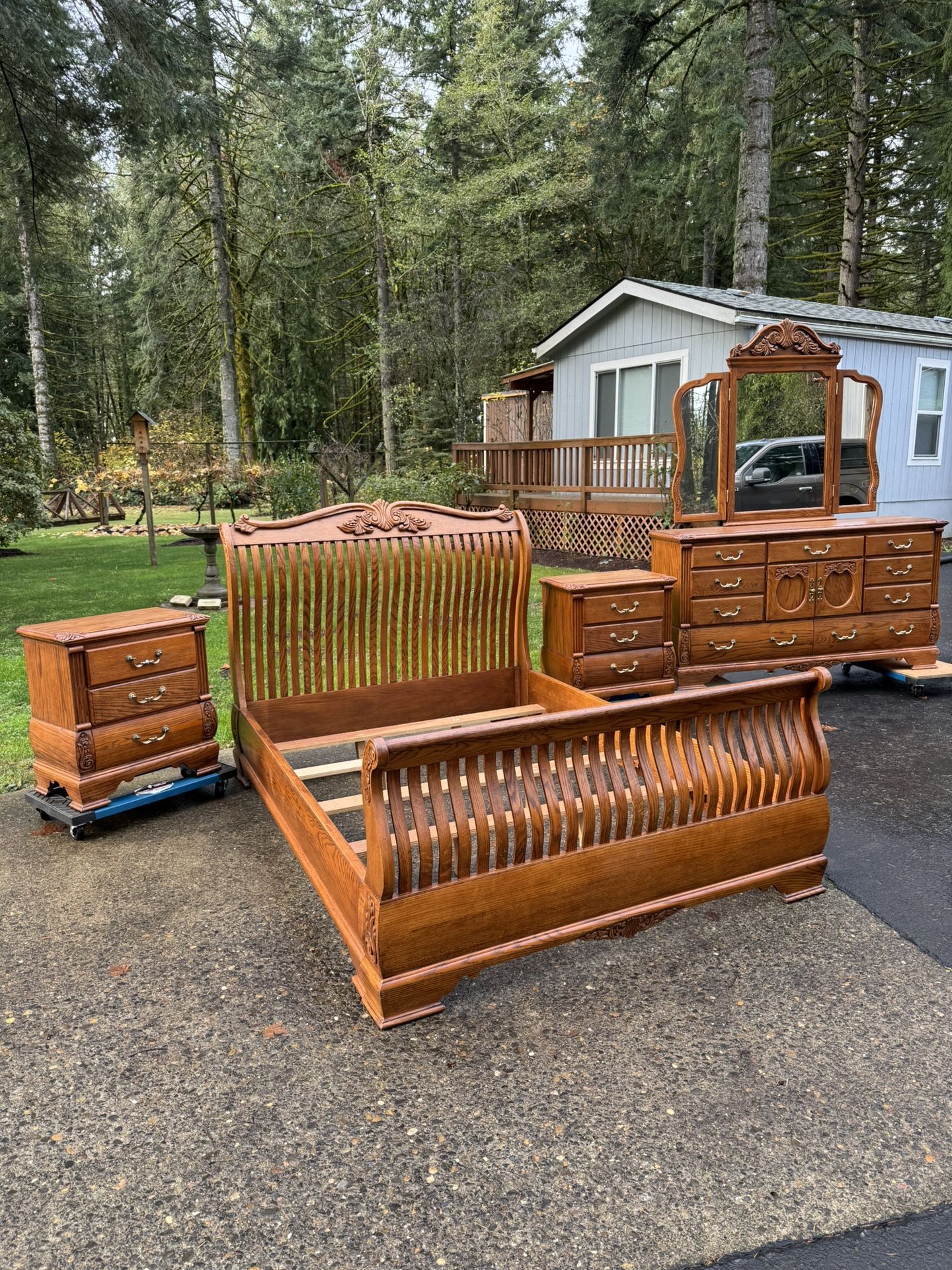 Solid Wood Oak 5 Piece Matching Bedroom Set - Queen