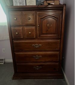 Vintage Beautiful 5 pc heavy Brown wood Bedroom set