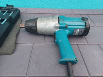 3/4"makita impact wrench modal 6906 asking 225.00 works great