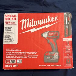 Milwaukee M18 1/4 Hex Impact Driver Kit 