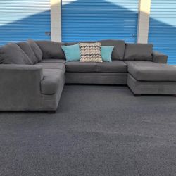 Huge Dark Grey Sectional Couch Sofa From Living Spaces In Excellent Condition - FREE DELIVERY 🚛