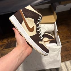Women’s OAT Meal Mids, SIZE 7w And 9.5w