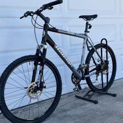 Raleigh M80 Disc Mountain Bike - XL Frame (22") - 26" Wheels - Ready to Ride