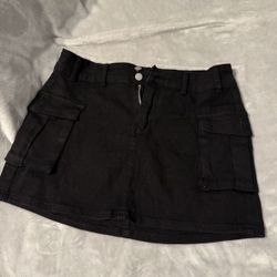 black cargo skirt 