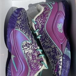 LeBron XXII Soft Pearl/Hyper Turq