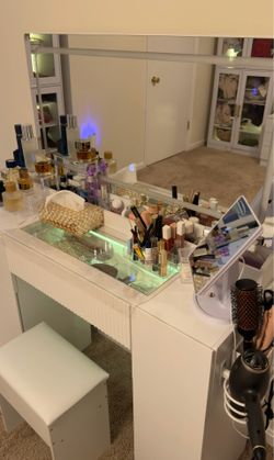 Luxury White Vanity with LED Mirror – Like New!