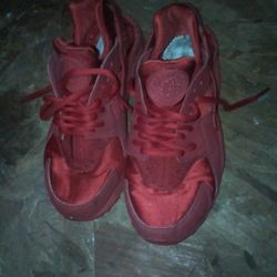 Nike Red Hurrachis 