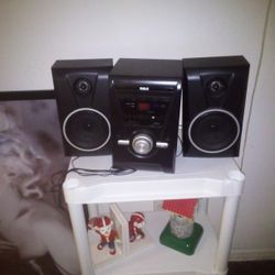 RCA STEREO AND CD PLAYER 