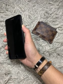 Iphone7 plus unlocked black 100% feedbacks 5 stars