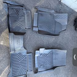 Tapetes y storage para Toyota Tacoma 24-26