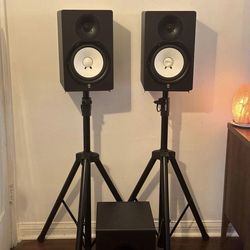 Yamaha HS8 with stands (Pair)
