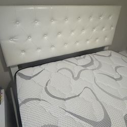 Full Size Bed With Drawers And Mattress 