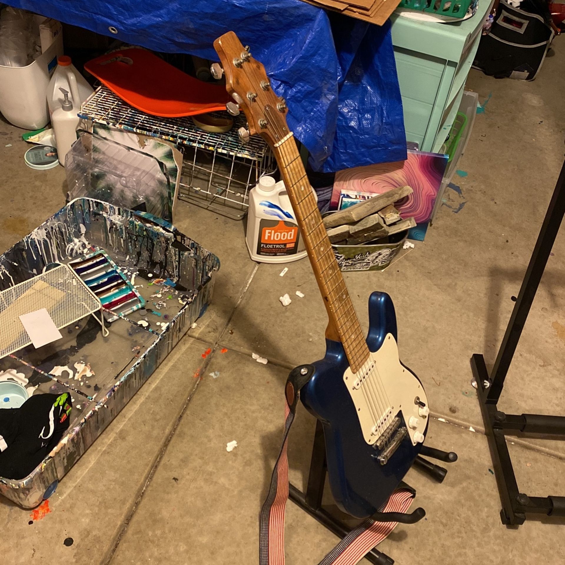 Single Guitar Stand