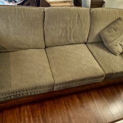 Beautiful Mission Couch With 2 Pillows 