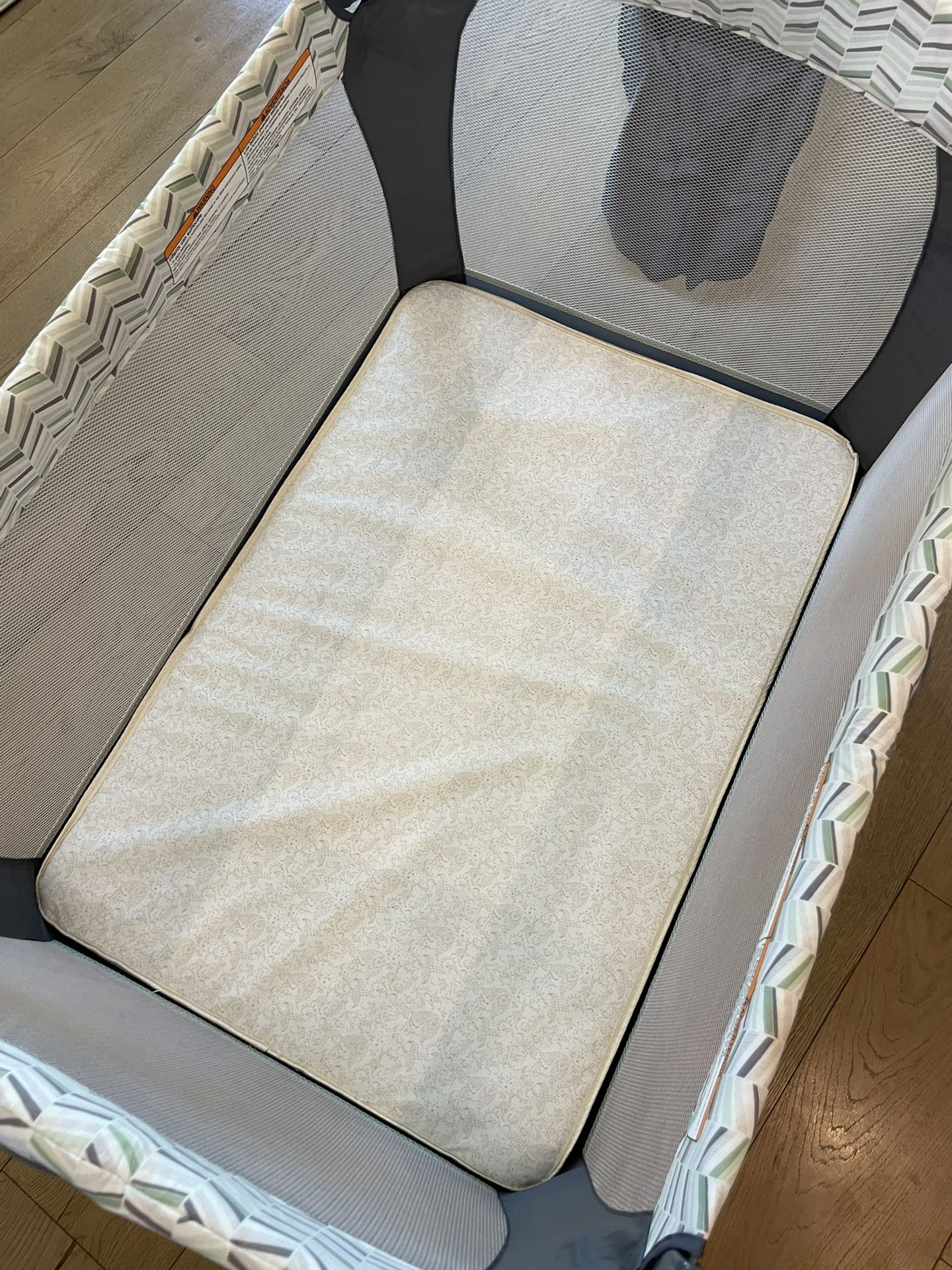 Graco Pack N Play Bassinet Play Yard - EXC