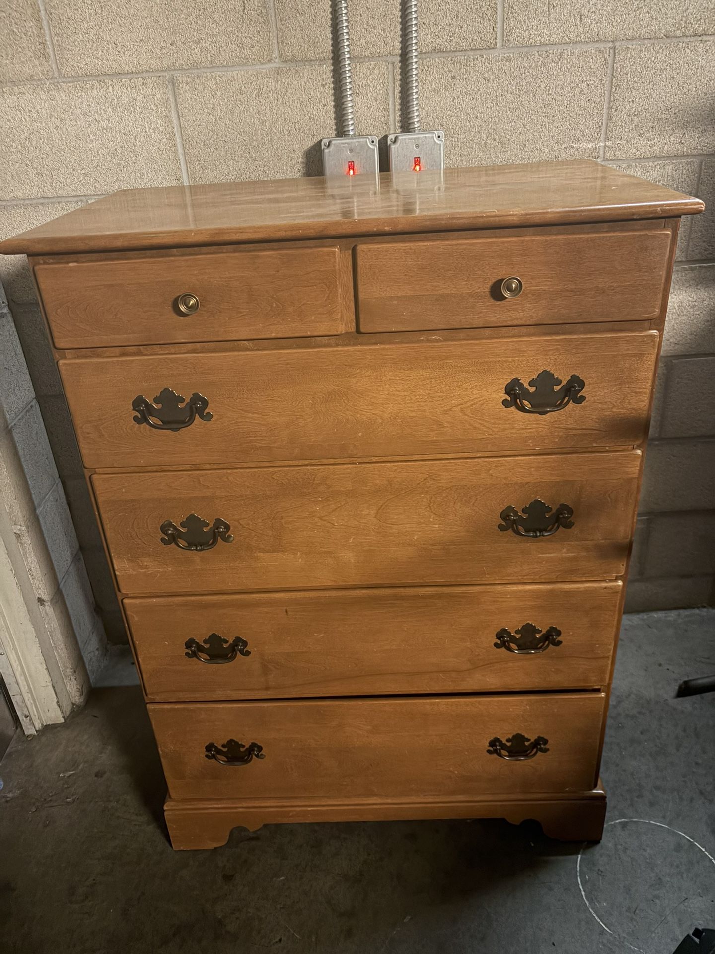 Ethan Allen Solid Maple Dresser ($1600 Value) Ethan Allen Solid Maple Dresser ($1600 Value)
