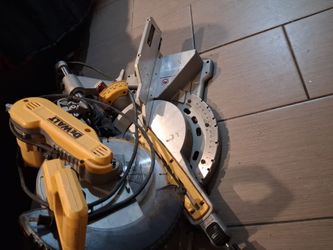 Dewalt sliding compound miter saw