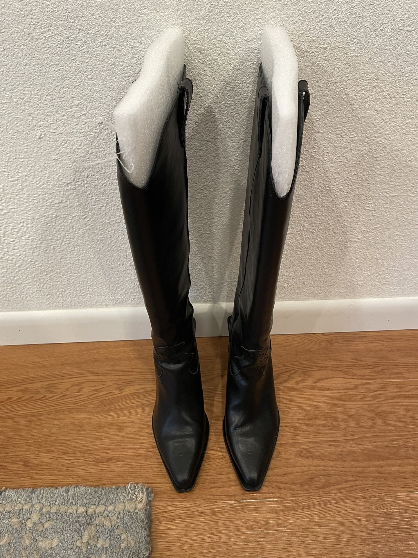 Aqua Women's Aerin Pointed Toe Dress Leather Boot Black Size 8
