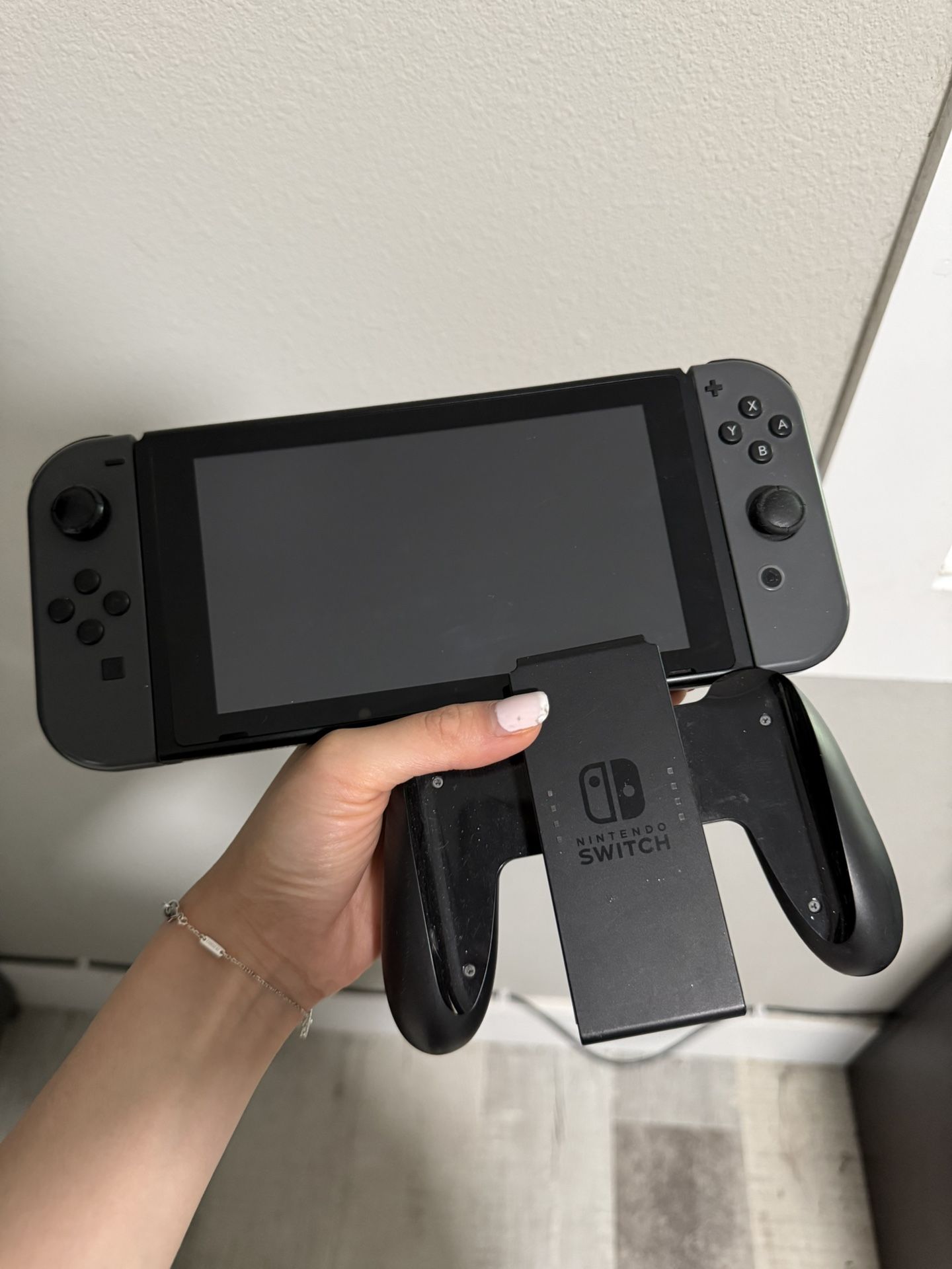NINTENDO SWITCH + 3 GAMES