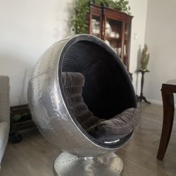 Andrew Martin Pod Chair