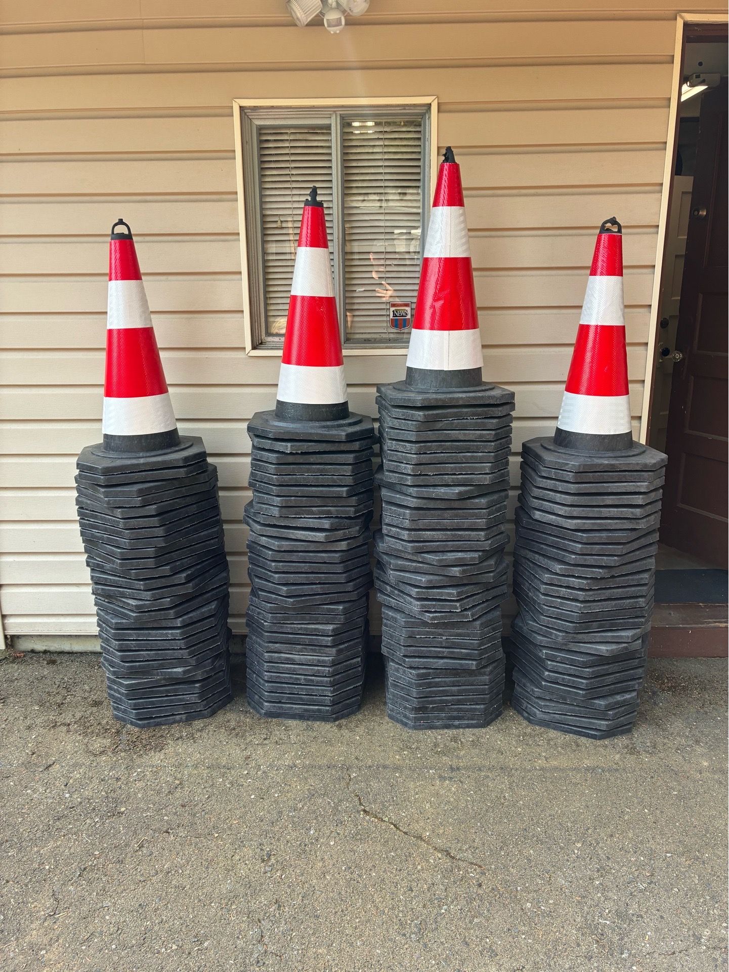28” construction cones