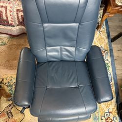 Clean simple recliner 