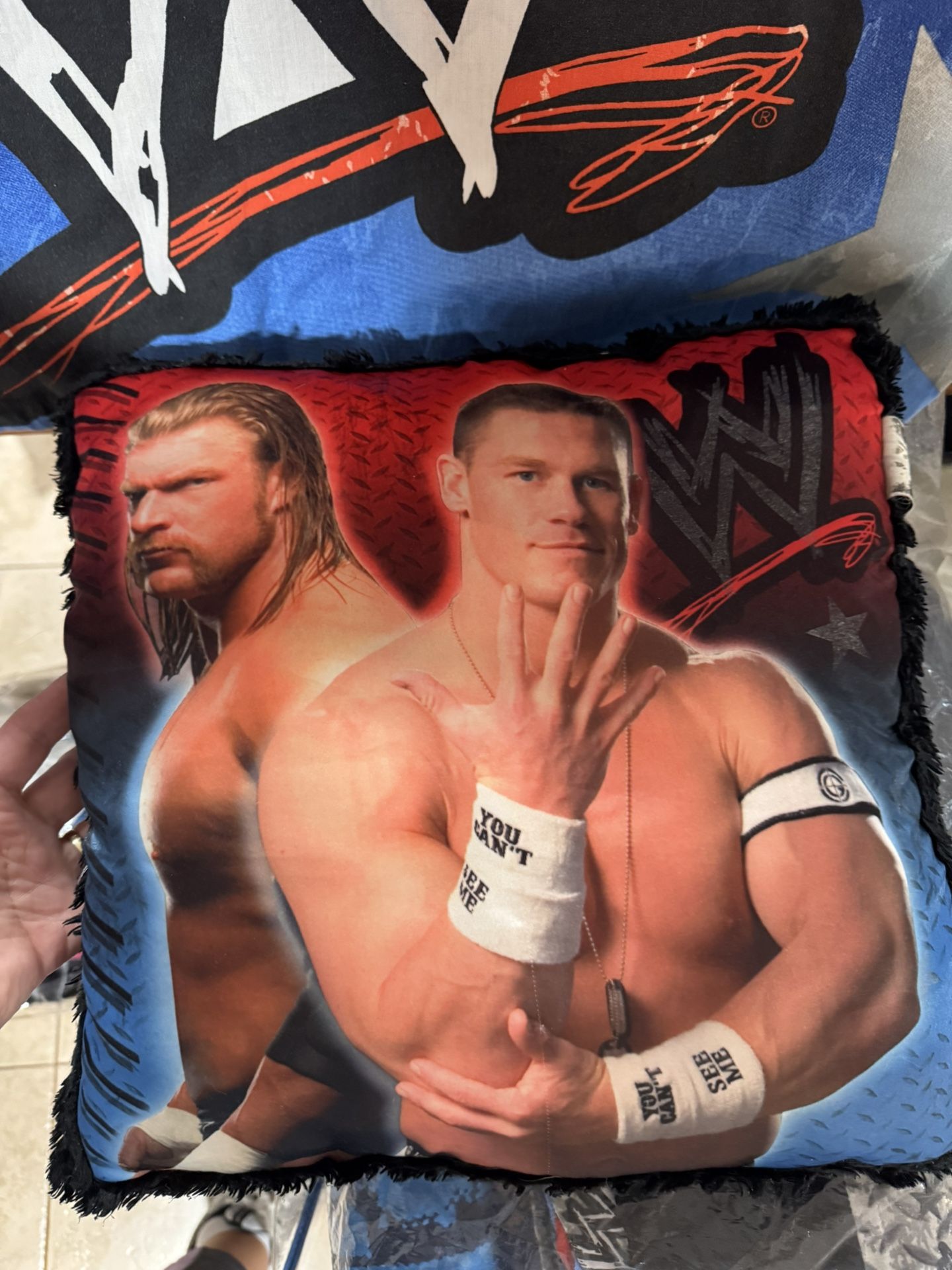 Twin Size Comforter Comes With 2 Pillow Covers & 1 Decorative Pillow