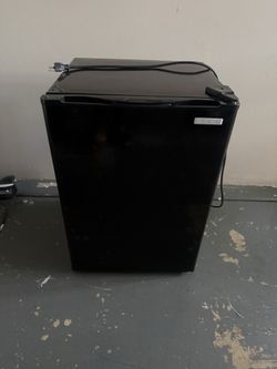 Mini fridge