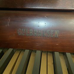 Piano - Upright Gulbransen 