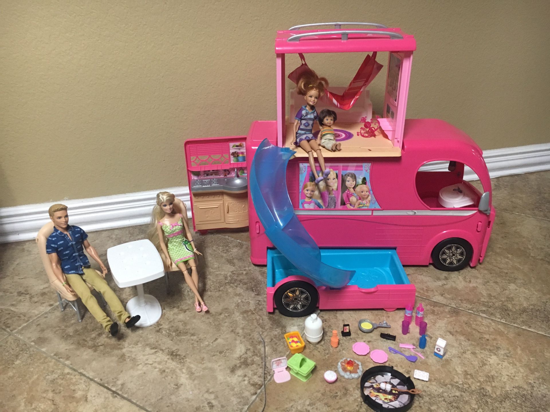 Barbie Pop up camper