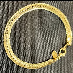 Gold tone bracelets. Great condition. As is. No returns. Make me an offer I can’t refuse. What you see is what you get. Please feel free to ask me any