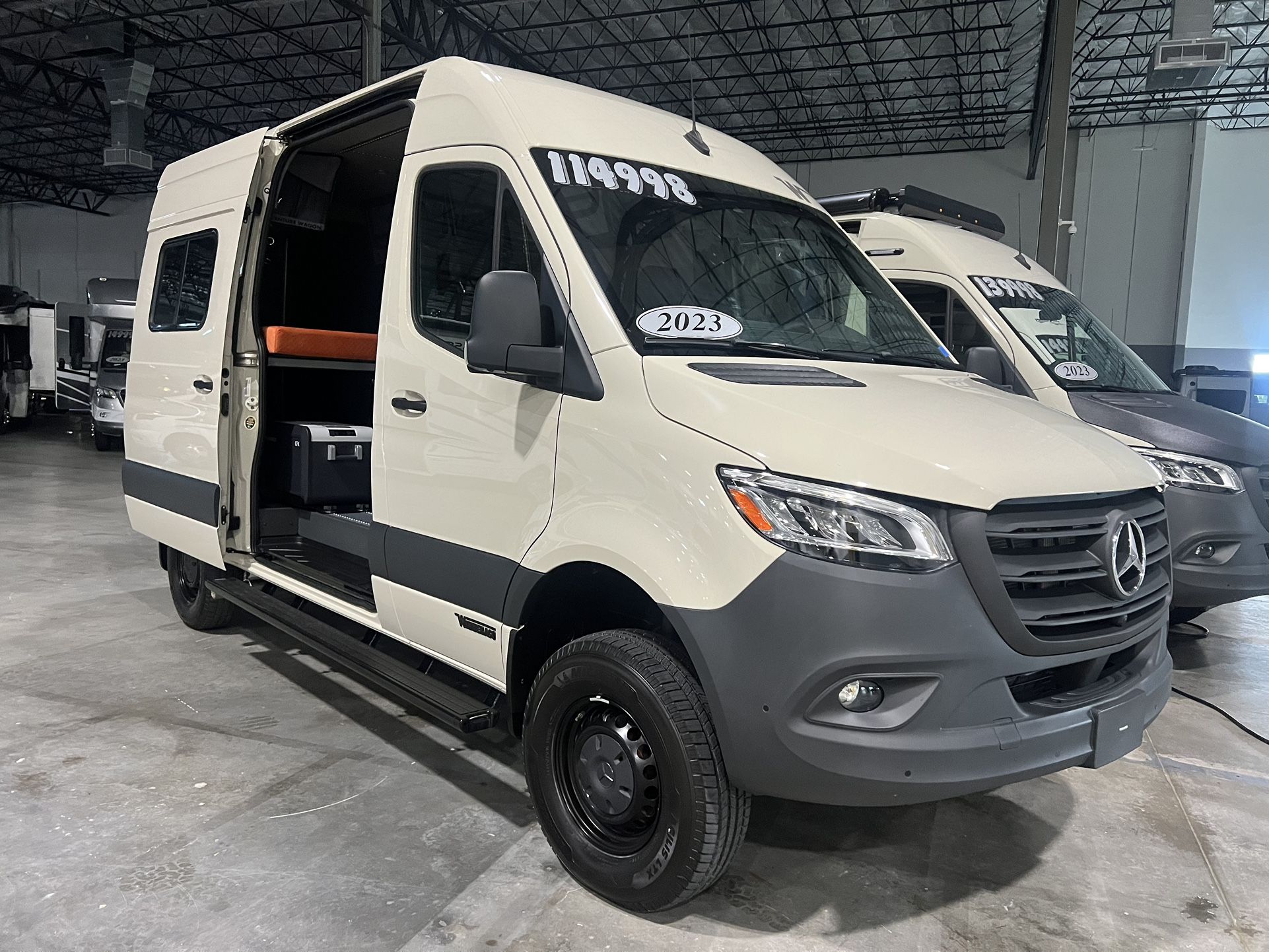 2023 Winnebago Adventure Wagon 4x4