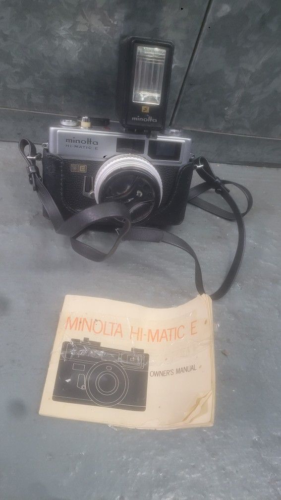 Vintage camera excellent condition.
